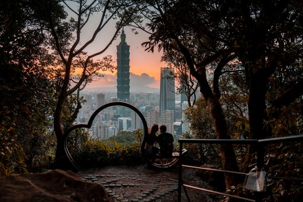 Explore budget-friendly guided tours of st ives' iconic historical sites: your ultimate traveler"s handbook